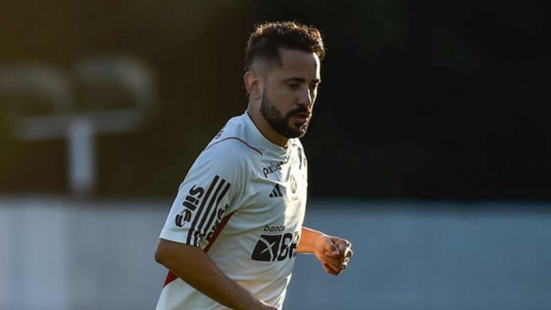 EVERTON RIBEIRO VIRA ALVO DE GIGANTE PAULISTA PARA 2024, MAS NEGÓCIO PODE NÃO ACONTECER POR BRIGA JUDICIAL - ENTENDA..